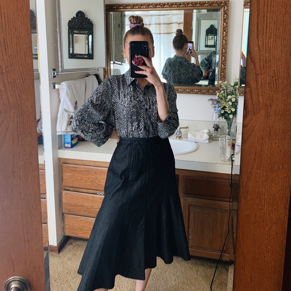 LONG PLEATED BLACK SKIRT
